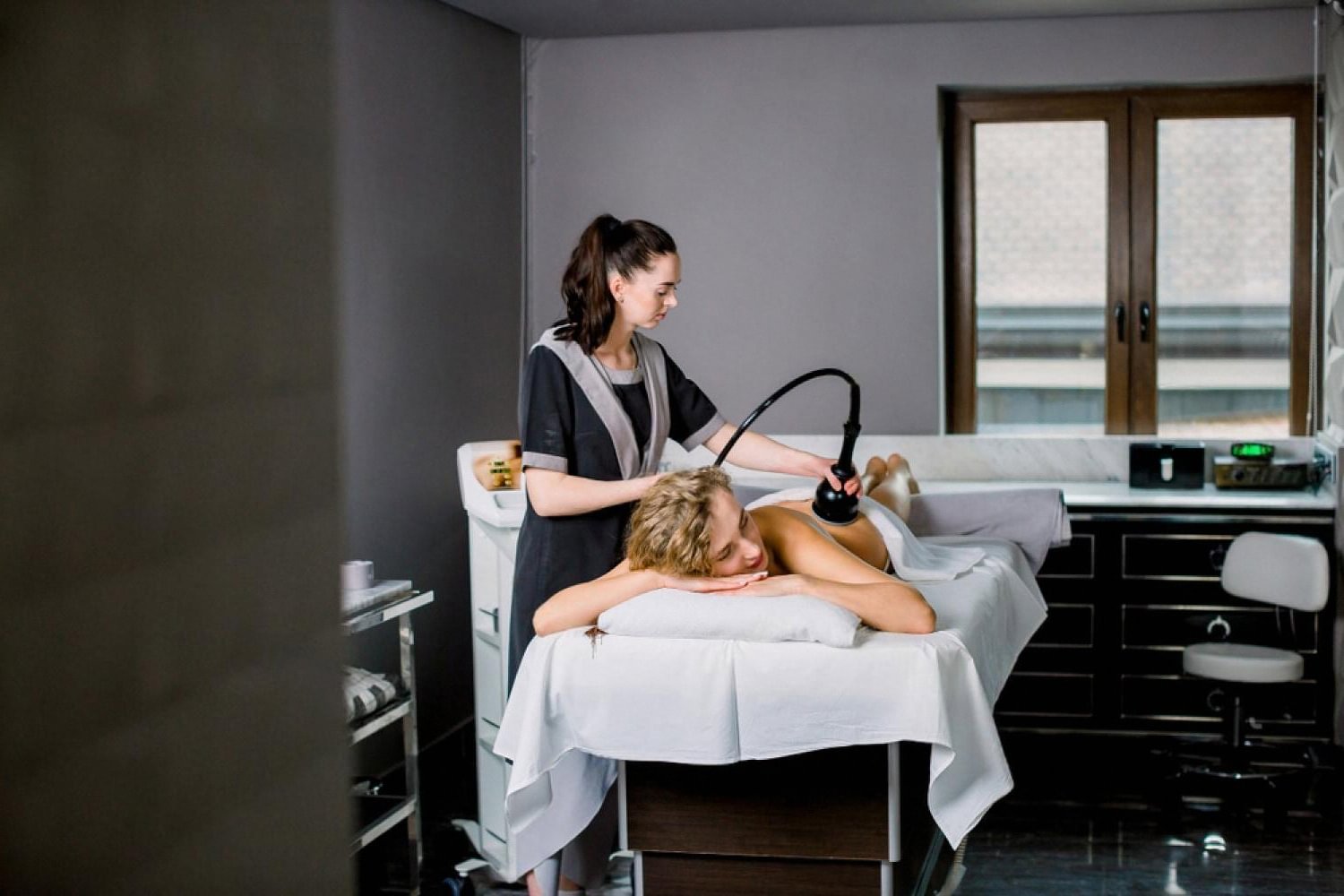 Therapist performing a skin tightening follow-up treatment on a client in a Dubai clinic